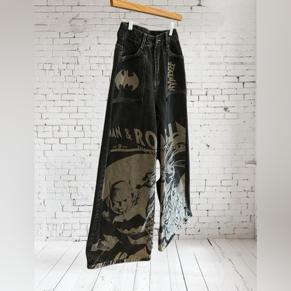NEW BATMAN x ROMWE Graphic Wide Leg Boyfriend Jeans Skater‎ Grunge XS - Picture 2 of 11